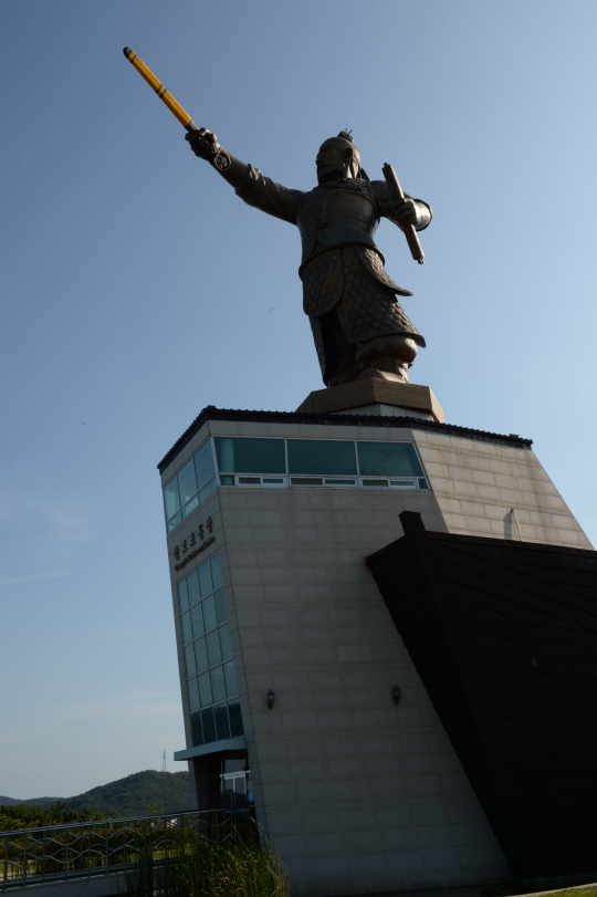 [休- 완도 여름여행] 영롱한 검은빛 해변...해상왕 꿈 서린 전복의 고장