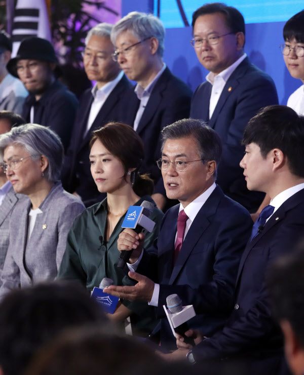 바른정당 주호영 원내대표, '대국민 보고대회, 자화자찬 디너쇼 였다' 비판