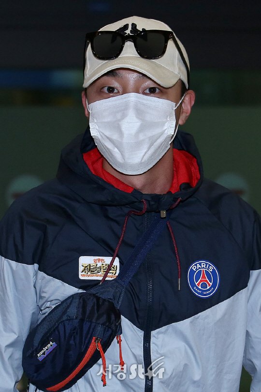 로이킴이 21일 오후 인천 중구 운서동 인천국제공항을 통해 SBS ‘정글의 법칙’ 피지편 촬영을 마치고 입국하고 있다.