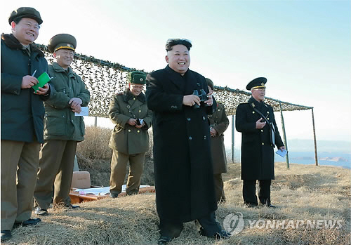 김정은, GOP서 1km 떨어진 北 소초에 모습 드러내