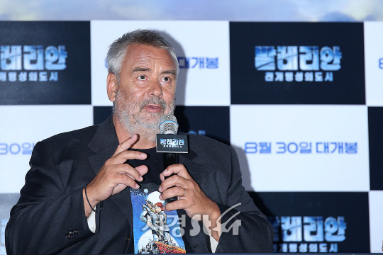 뤽 베송 감독이 22일 오후 서울 용산구 CGV 용산아이파크몰에서 열린 영화 ‘발레리안: 천 개 행성의 도시’ 언론시사회에 참석했다.