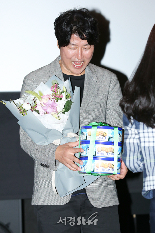 배우 송강호가 22일 오후 서울 강남구 메가박스 코엑스에서 열린 영화 ‘택시운전사(감독 장훈)’ 무대인사에 참석하고 있다.