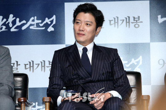 배우 박희순이 23일 오후 서울 강남구 압구정동 압구정 CGV에서 열린 영화 ‘남한산성’ 제작보고회에 참석했다.