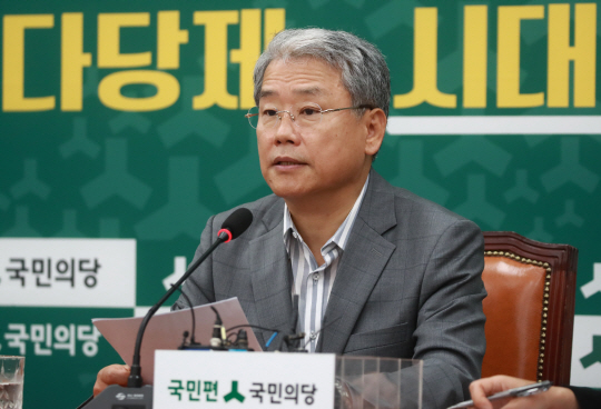 ‘30년 지기’ 우원식·김동철, 취임 100일… 野에 찰떡공조 당부