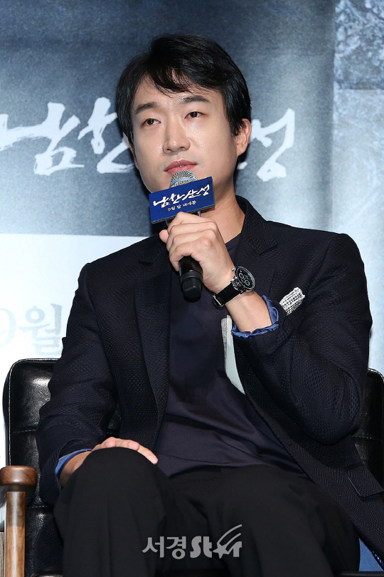 배우 조우진이 23일 오후 서울 강남구 압구정동 압구정 CGV에서 열린 영화 ‘남한산성’ 제작보고회에 참석했다.