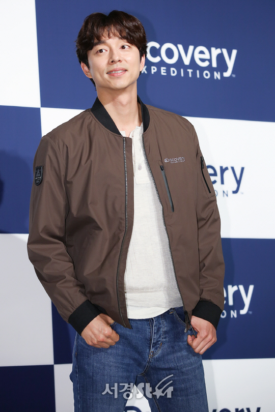 배우 공유가 23일 오후 서울 용산구 그랜드하얏트서울 호텔 그랜드볼룸에서 열린 한 패션브랜드 포토월 행사에 참석해 포즈를 취하고 있다.