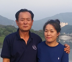 김기용(55), 함인옥(46)씨 부부./사진제공=LG복지재단