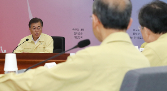 문재인 대통령이 23일 서울 외교부 청사에서 열린 외교·통일부 업무보고에서 발언을 하고 있다./연합뉴스