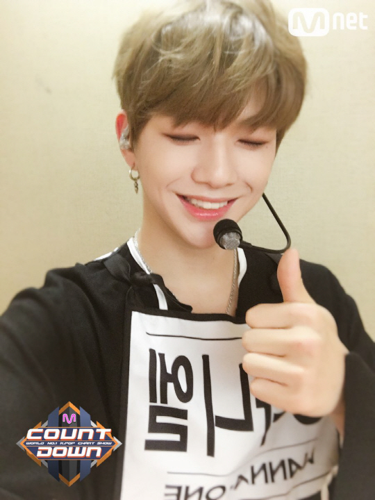 ‘엠카운트다운’ 워너원 강다니엘...‘대형견 미소’