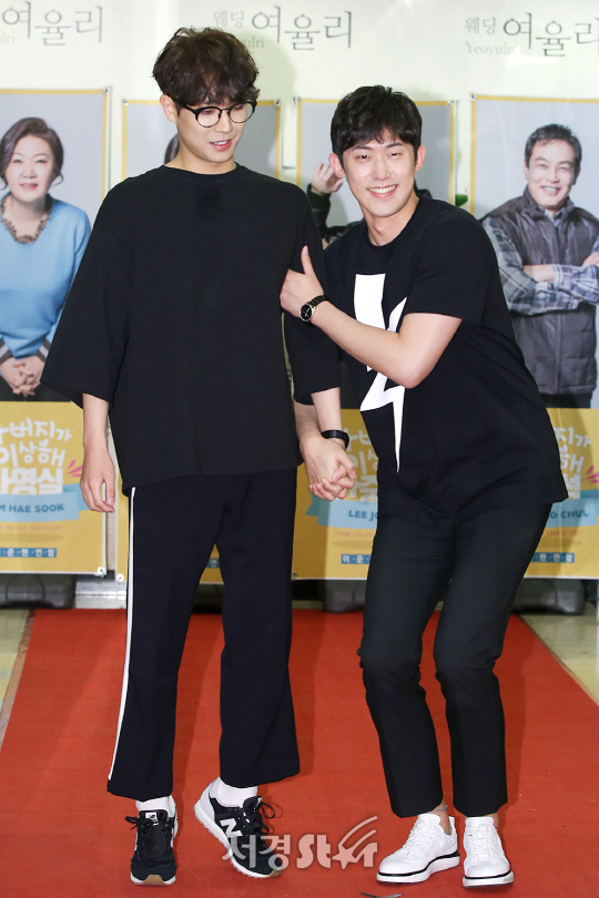 배우 이준, 민진웅이 25일 오후 서울 영등포구 여의도 한 음식점에서 열린 KBS2 주말드라마 ‘아버지가 이상해’ 종방연에 참석하고 있다.