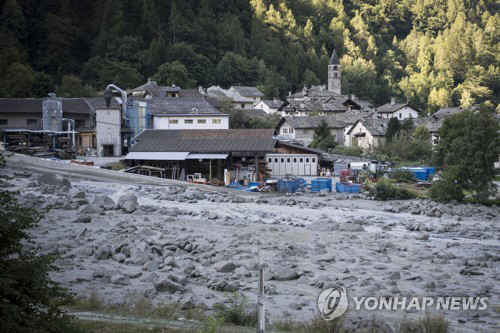 스위스 남동부서 대형 산사태로 8명 실종…‘규모 3.0 지진 강도’