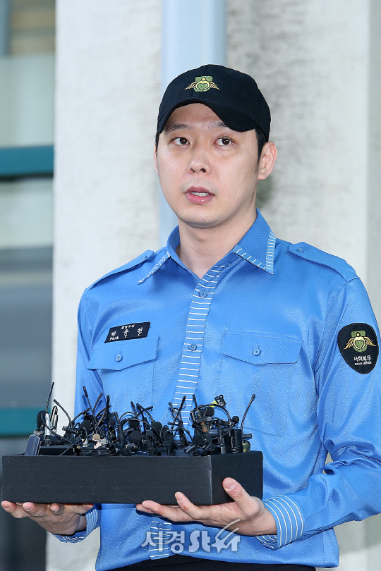 [SE★초점] “많이 배웠다”던 박유천의 90도 사과…떠난 팬심 돌릴까