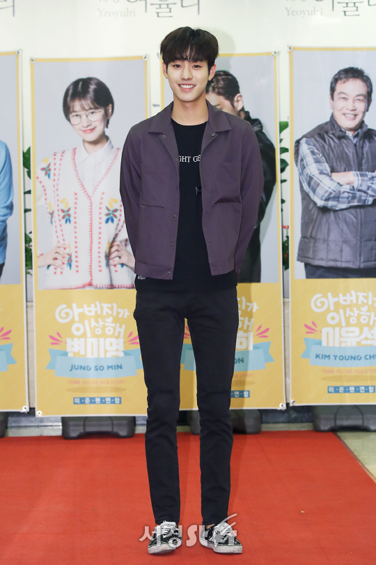 배우 안효섭이 25일 오후 서울 영등포구 여의도 한 음식점에서 열린 KBS2 주말드라마 ‘아버지가 이상해’ 종방연에 참석하고 있다.