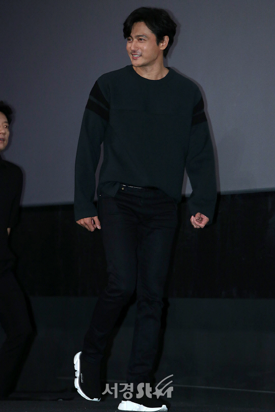 배우 장동건이 26일 오후 서울 성동구 행당동 왕십리 CGV에서 열린 영화 ‘VIP’ 무대인사에 참석했다.