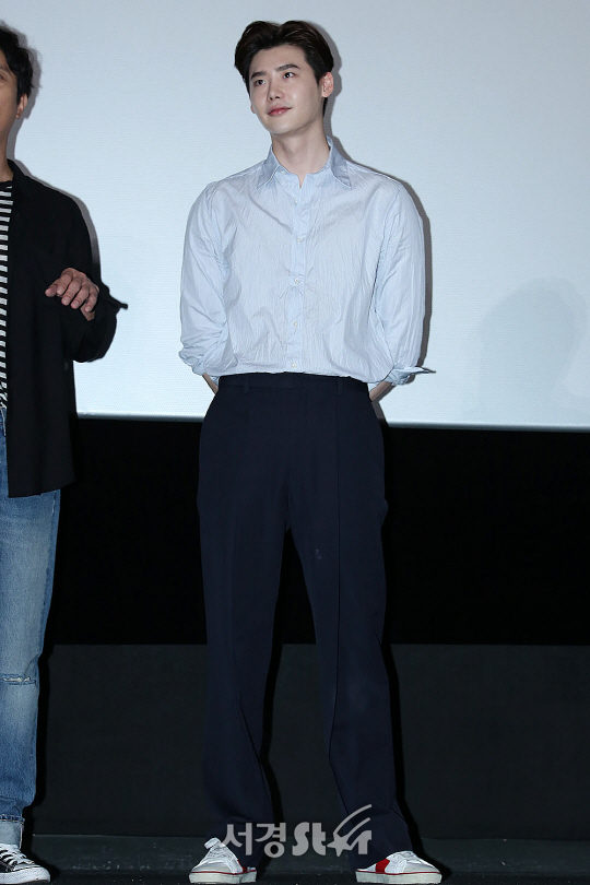 배우 이종석이 26일 오후 서울 성동구 행당동 왕십리 CGV에서 열린 영화 ‘VIP’ 무대인사에 참석했다.