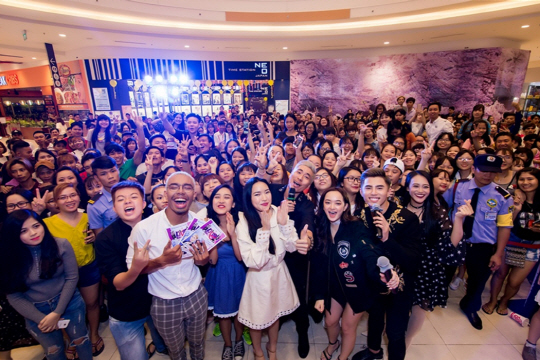 베트남 빈즈엉 CGV 아에온 몰 카나리(Aeon mall Canary)에서 열린 팬미팅 모습.  /사진제공=CJ CGV