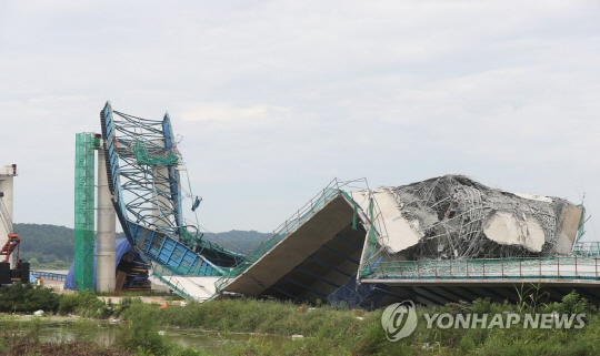 평택 국제대교 2차 붕괴 우려…국도 43호선 일부 구간 통제