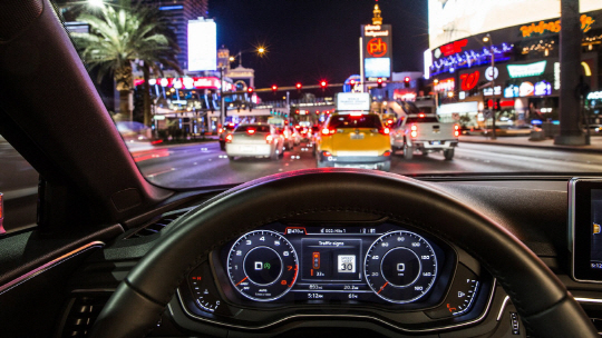 아우디 차량 내 신호등 정보 시스템 화면. 신호가 바뀌는 시간을 알려준다./사진제공=아우디코리아
