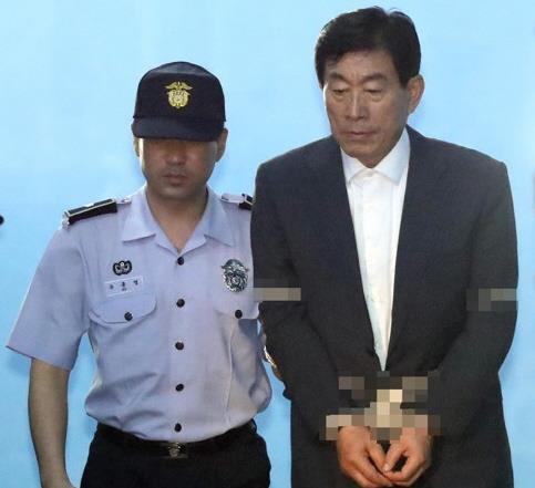 '국정원 댓글' 원세훈전 국정원장, 파기환송심서 징역 4년 선고