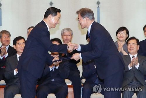 수능 개편 1년 유예...'졸속 논란'속 찬반 양론 대립 가속화