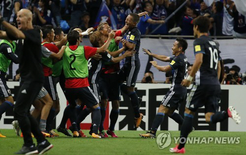 일본, 호주에 2:0 완승…조 1위로 월드컵 본선 진출 확정