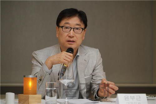 윤부근 삼성 사장 “선단장 없는 배… 잠도 못 자고 참 무섭다”