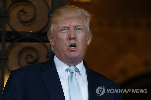 트럼프 “북한과 거래하는 나라와 무역 중단 방안 검토”