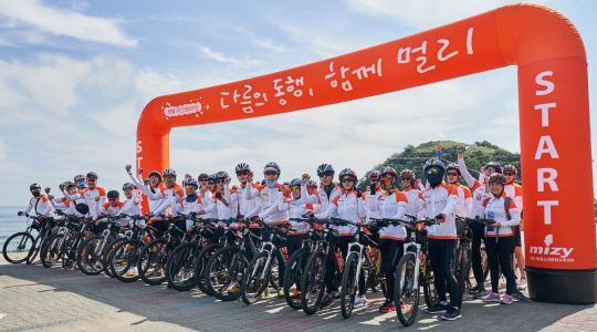 새터민 청소년과 함께 '한화 자전거 평화여행'