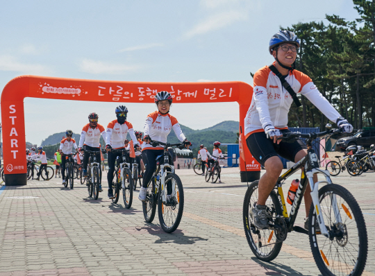 새터민 청소년과 함께 '한화 자전거 평화여행'