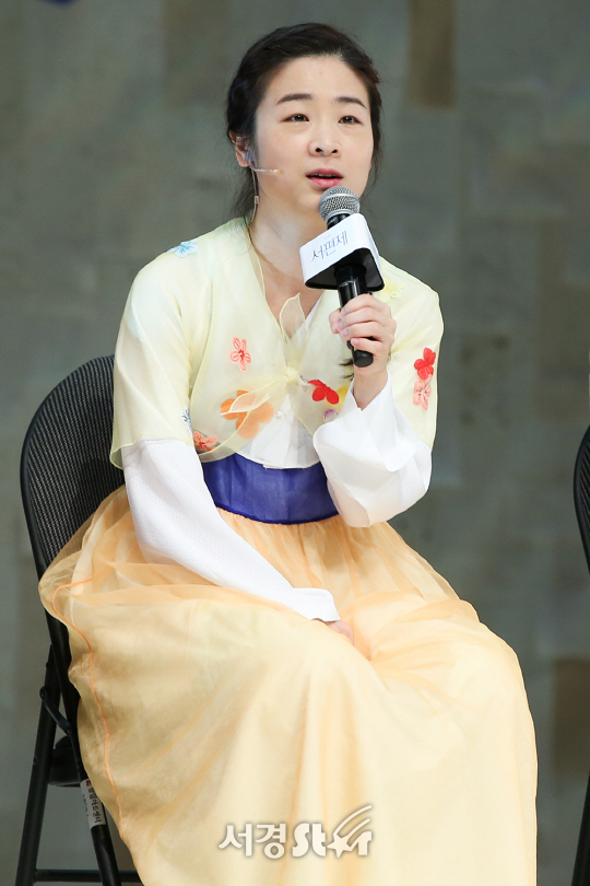 배우 이자람이 5일 오후 서울 강남구 광림아트센터 BBCH홀에서 열린 뮤지컬 ‘서편제’ 프레스콜에 참석하고 있다.