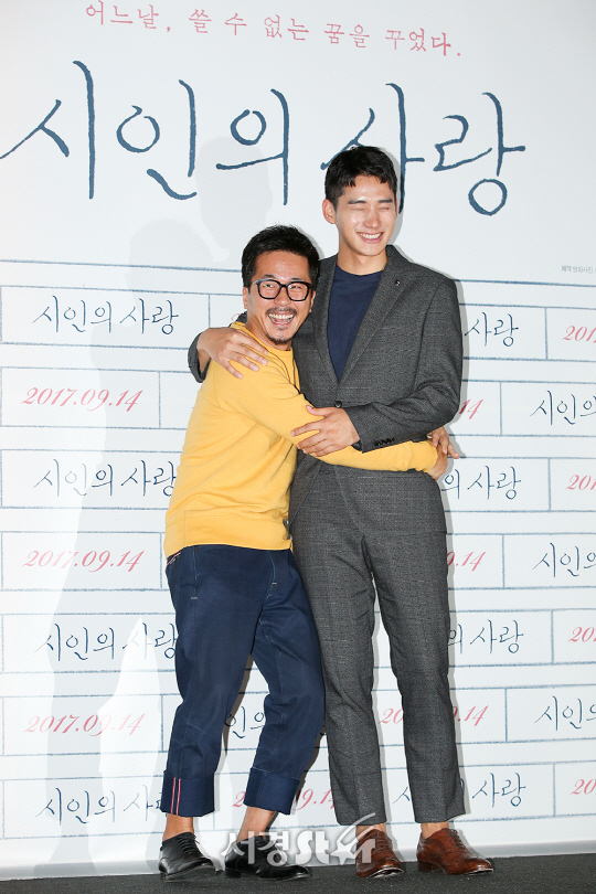 배우 양익준, 정가람이 5일 오후 서울 용산구 CGV 용산아이파크몰에서 열린 영화 ‘시인의 사랑(감독 김양희)’ 언론시사회에 참석하고 있다.