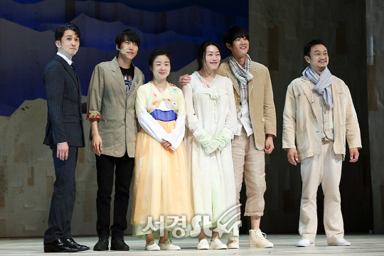 ‘서편제’ 출연 배우들이 5일 오후 서울 강남구 광림아트센터 BBCH홀에서 열린 프레스콜에 참석하고 있다.