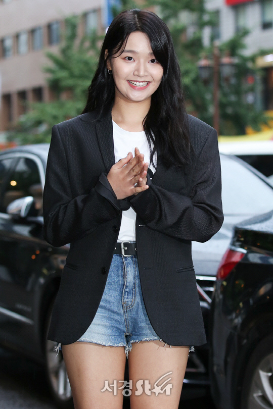 배우 지헤라가 6일 오후 서울 영등포구 한 음식점에서 열린 KBS2 드라마 ‘학교 2017’ 종방연에 참석해 포즈를 취하고 있다.