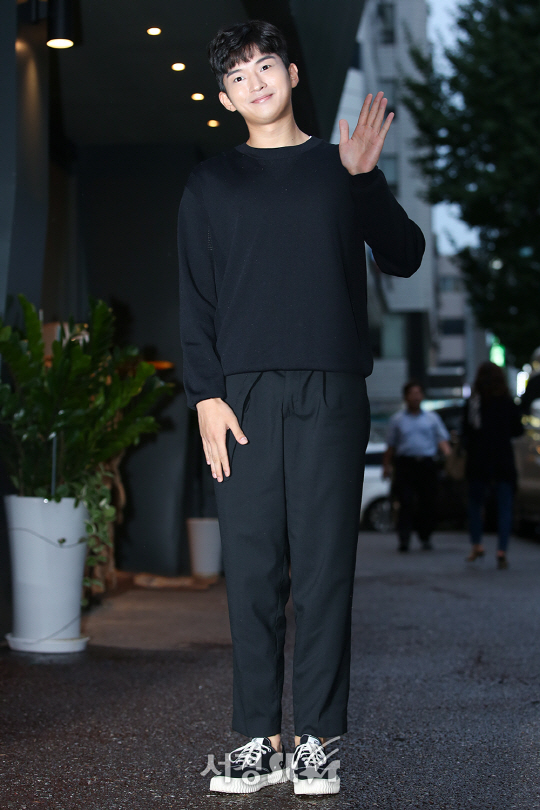 배우 김희찬이 6일 오후 서울 영등포구 한 음식점에서 열린 KBS2 드라마 ‘학교 2017’ 종방연에 참석해 포즈를 취하고 있다.