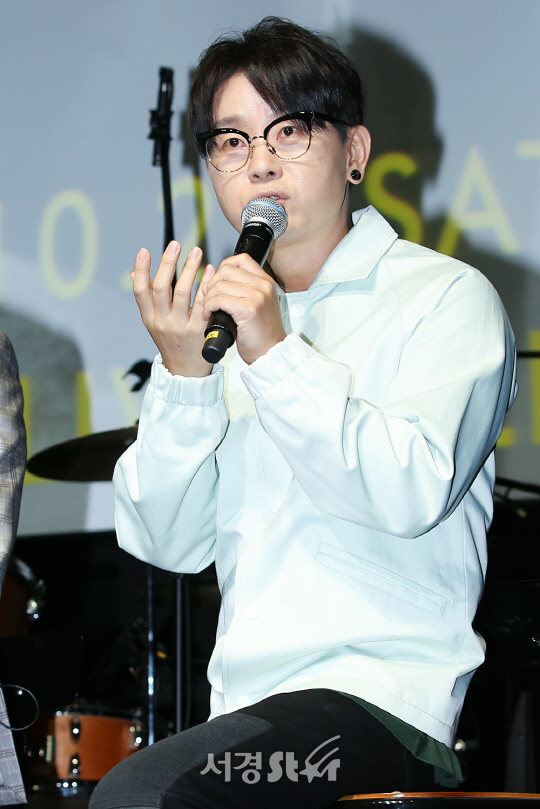 가수 이승환이 6일 오후 서울 마포구 CJ아지트 광흥창점에서 열린 이승환 X CJ문화재단 ‘인디음악 활성화’ 공동 프로젝트 기자간담회에 참석하고 있다.