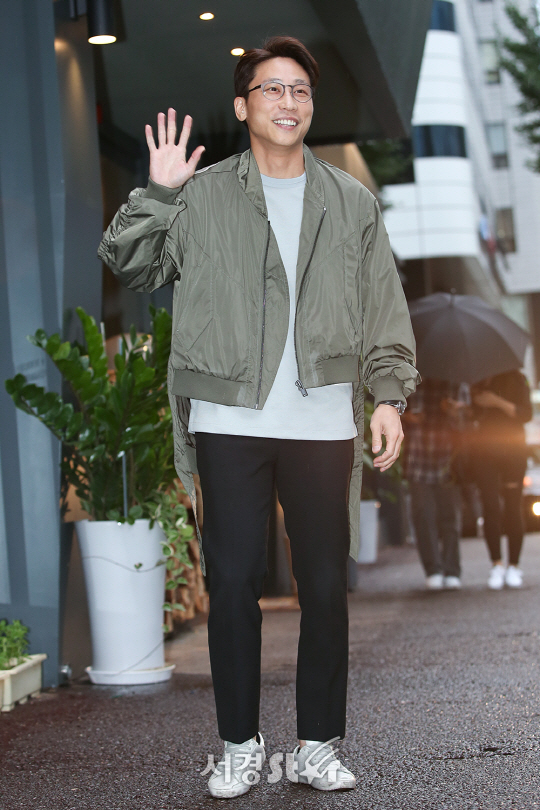 배우 민성욱이 6일 오후 서울 영등포구 한 음식점에서 열린 KBS2 드라마 ‘학교 2017’ 종방연에 참석해 포즈를 취하고 있다.