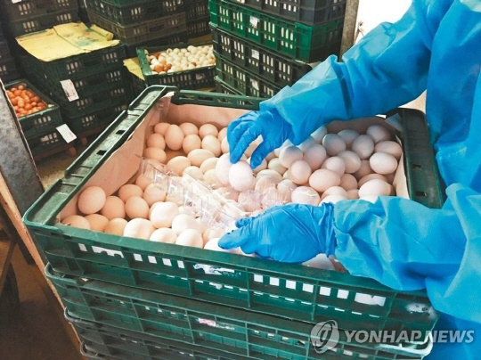강길부 바른정당 의원은 ‘계란 검사법’을 발의했다. /연합뉴스