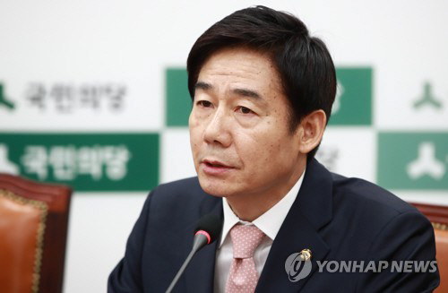 이용호 정책위의장이 ‘방송계 땅따먹기’를 하고 있다며 민주당과 한국당을 동시 비판했다./연합뉴스