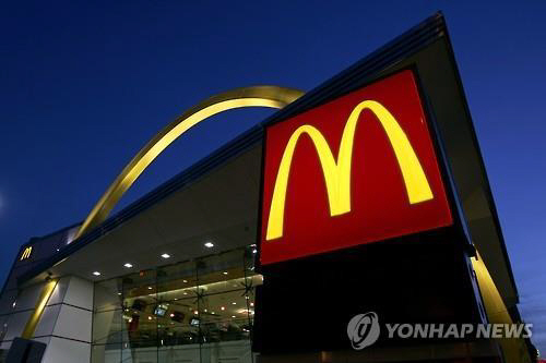한국 맥도날드 대표 공식 사과...누리꾼 “장사 안 되나 보네”