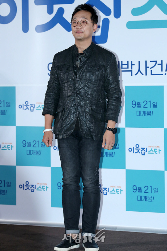 배우 안지환이 8일 오후 서울 용산구 CGV 용산아이파크몰에서 열린 영화 ‘이웃집 스타’ 언론시사회에 참석해 포토타임을 갖고 있다.