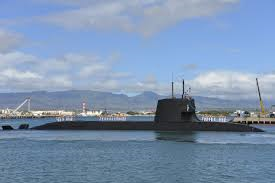 모항으로 귀환하는 일본 소류급 잠수함.디젤잠수함 중 가장 대형으로 수출도 모색하고 있다.