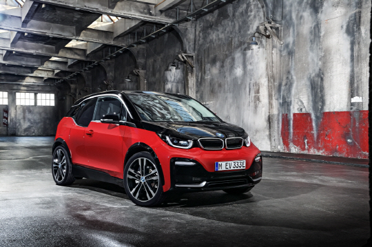 BMW가 프랑크프루트모터쇼에서 세계 최초로 공개하는 순수 전기차 뉴 i3s