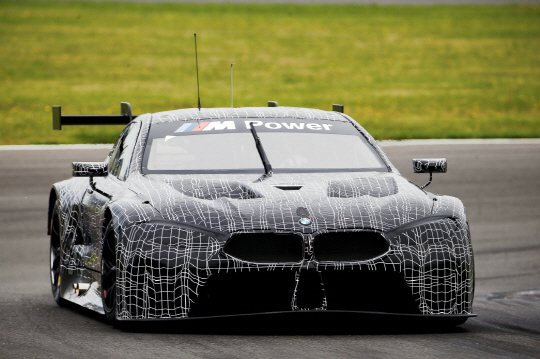 BMW가 프랑크프루트모터쇼에서 세계 최초로 공개하는 뉴 M8 GTE
