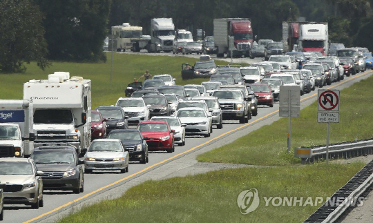 허리케인 ‘어마’ 접근으로 플로리다 500만명 대피령...“역대 최고 위력”