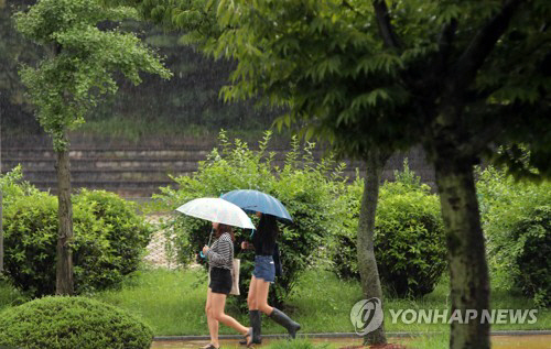 낮 최고 30도 늦더위에 미세먼지 ‘나쁨’