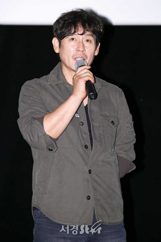 배우 설경구가 9일 오후 서울 영등포구 CGV 영등포에서 열린 영화 ‘살인자의 기억법(감독 원신연)’ 무대인사 행사에 참석하고 있다.