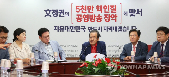 한국당, 사실상 국회 보이콧 전격철회·원내외 병행투쟁