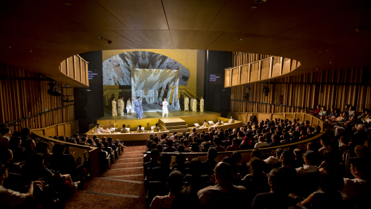 지난 7일 싱가포르예술축제의 초청작으로 싱가포르 빅토리아 극장에서 공연된 창극 ‘트로이의 여인들’/사진제공=국립극장