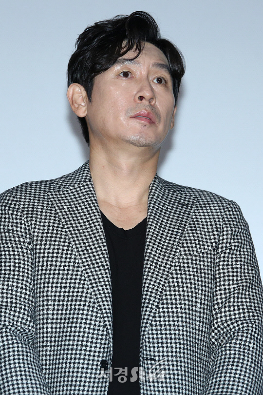 배우 설경구가 10일 오후 서울 성동구 행당동 왕십리 CGV에서 열린 영화 ‘살인자의 기억법’ 무대인사에 참석했다.