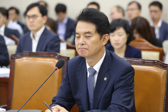 류영진 '꼼수 휴가' 논란 반박... '법인카드 사용은 직원 아이스크림 사준 것'